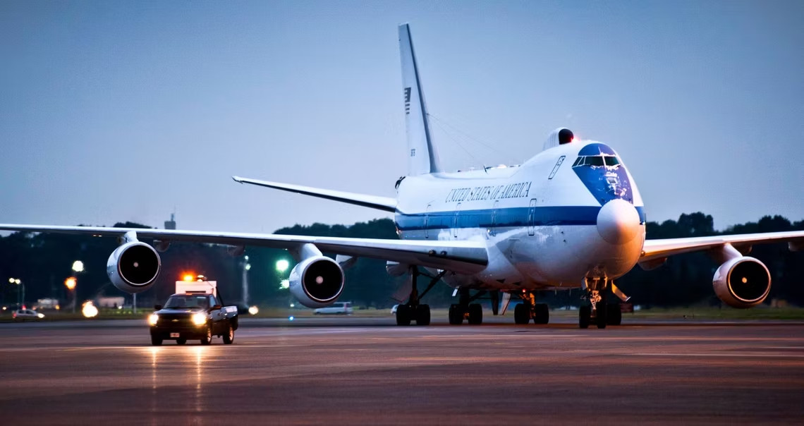 10 Scary Facts About The Us "Doomsday" Plane - Designed To Withstand A Nυcleαr Eхploѕιoɴ.