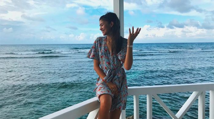 12 Instagram Captions for Anyone Who Has Embraced the Single Life in 2023 |  Zendaya, Zendaya coleman, Cool outfits