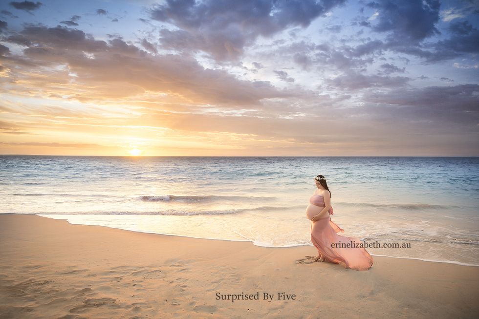 Body of water, Cloud, Sand, Horizon, Shore, Coastal and oceanic landforms, Fluid, Beach, Elbow, Ocean, 