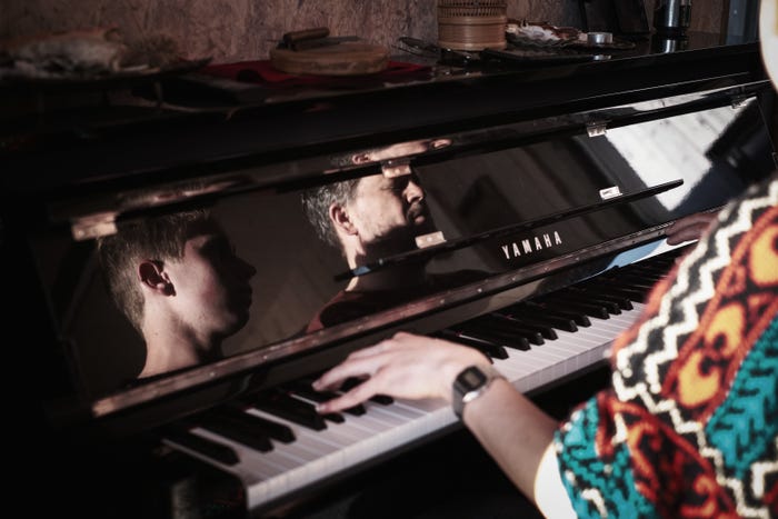 Håvard Lund playing piano