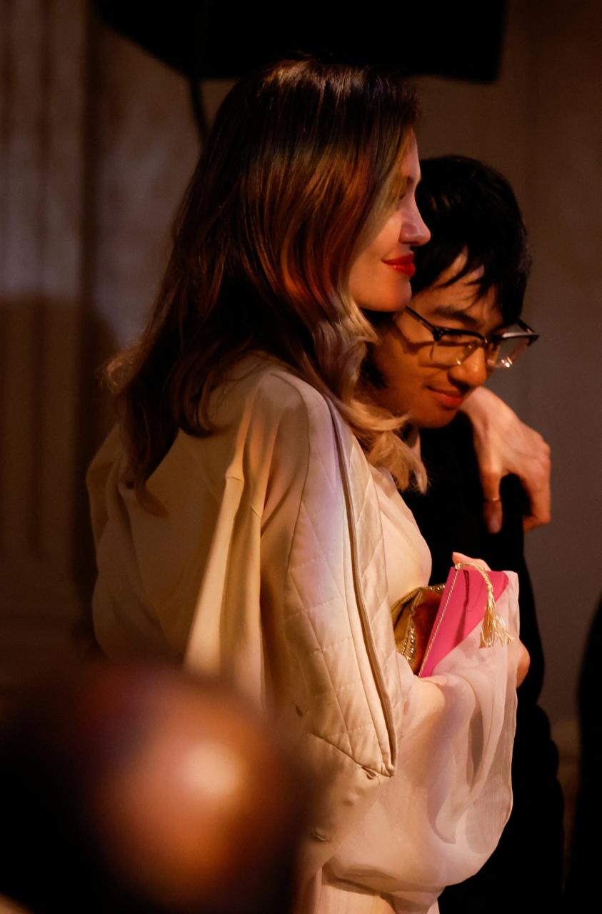 Actress Angelina Jolie and son Maddox Jolie-Pitt looking glamorous – and affectionate – at the White House state dinner. Photo: Reuters