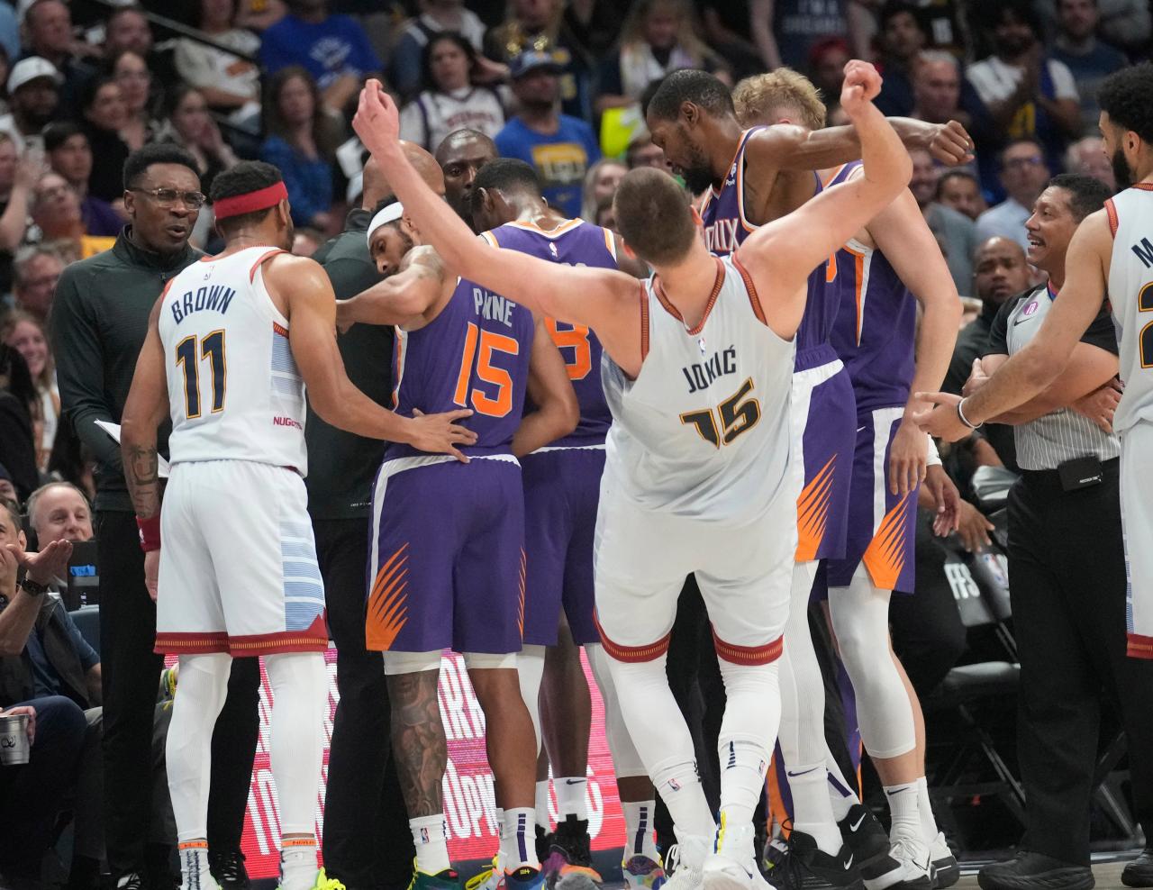 Suns, Nuggets in minor sideline dust-up at end of 3rd quarter of Game 5