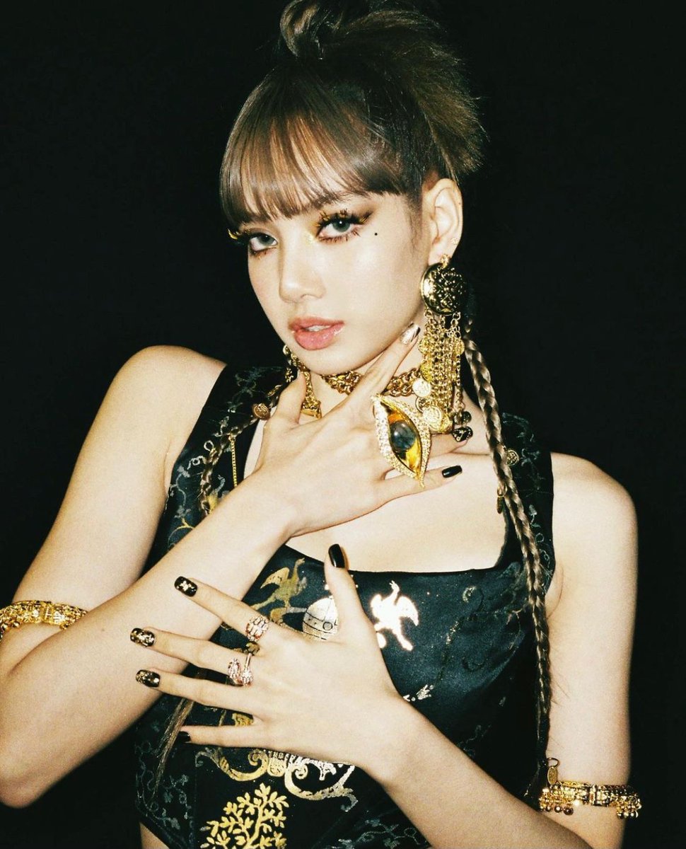 Pop Crave on Twitter: "“LALISA” by @BLACKPINK's #LISA becomes the fastest debut music video in YouTube history to hit 10 MILLION views, doing so in 90 MINUTES. https://t.co/EqOtyUkxal" / Twitter