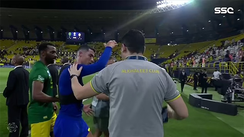 Al-Nassr was held to a draw, Ronaldo again bitterly pushed the opponent's staff